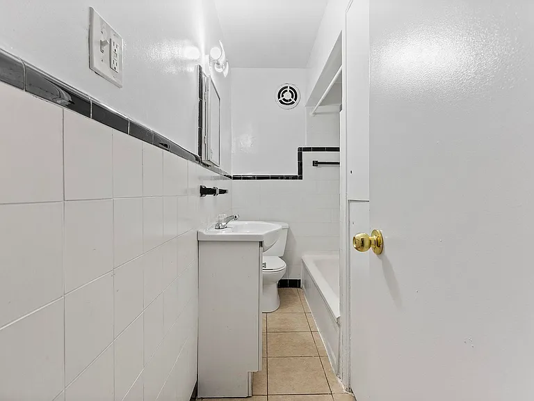 2903 Saint Clair Ave E #BACHELOR — Photo 10