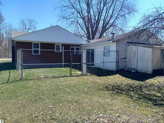 5th image of 806 S Main St