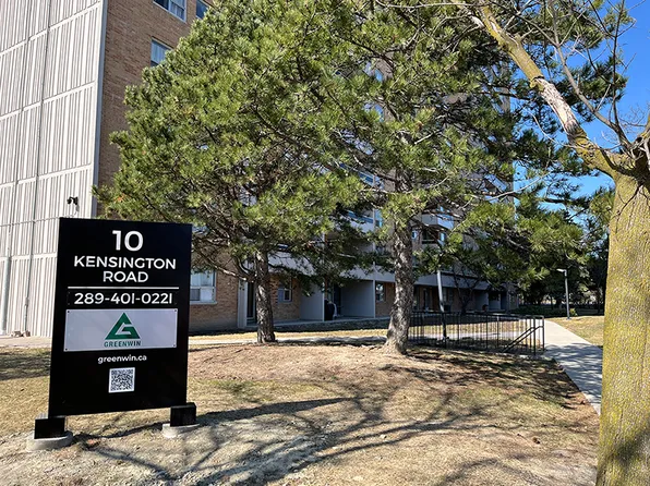 10 Kensington Rd, Brampton, ON L6T 3V4