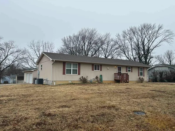 715 S Grove St, Yates Center, KS 66783