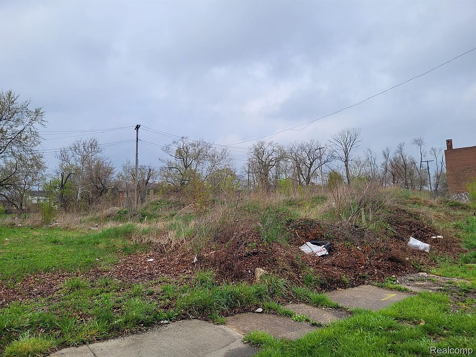 2nd image of 3324 Rochester St