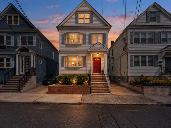 163 W 8th St, Bayonne, NJ 07002