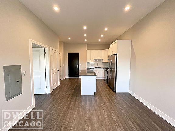 3rd image of 1730 W Greenleaf Ave #203