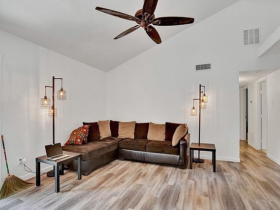 4th image of 506 Cranbrook Park
