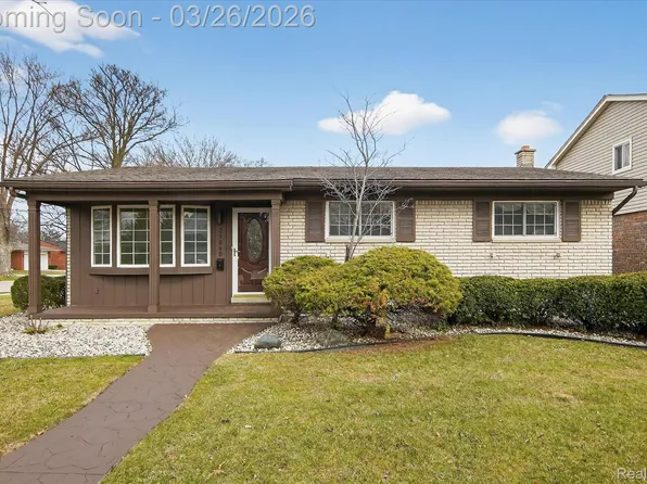 31040 Champine St, Saint Clair Shores, MI 48082