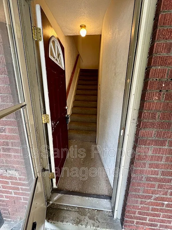 2 bed, 1.0 bath, $895 — Photo 4