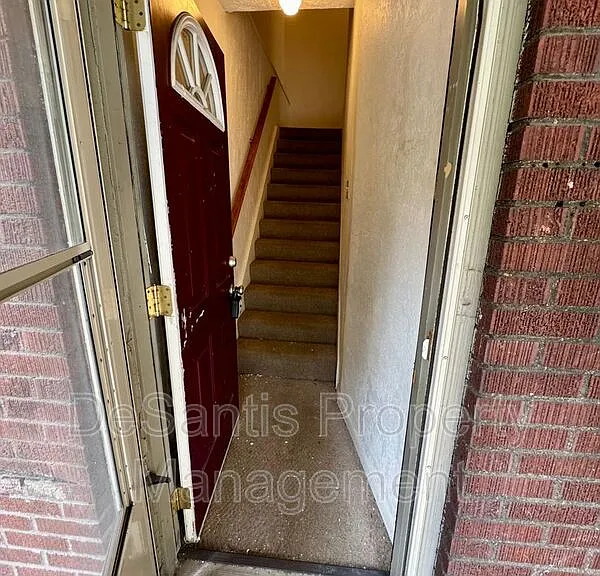 215 Spencer Ave #UPPER — Photo 4