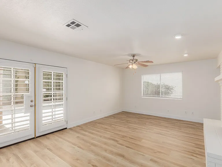 861 Vegas Valley Dr — Photo 10