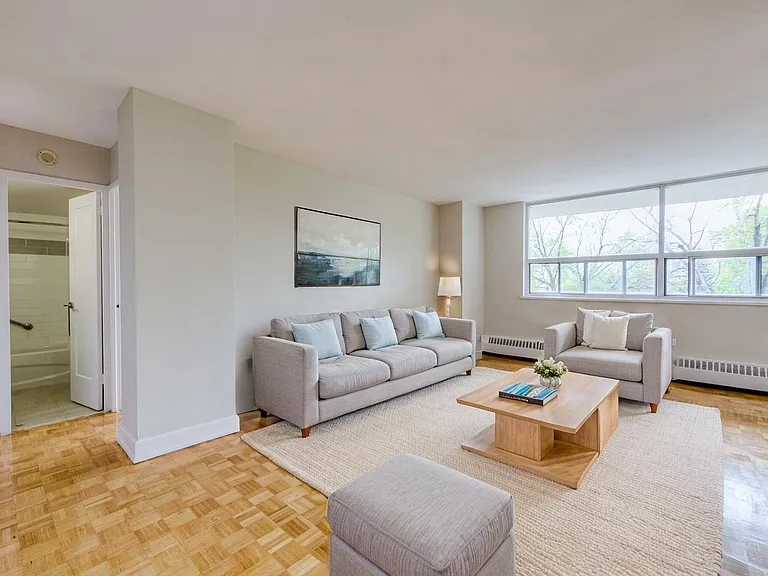 335 Van Horne Ave — Photo 5