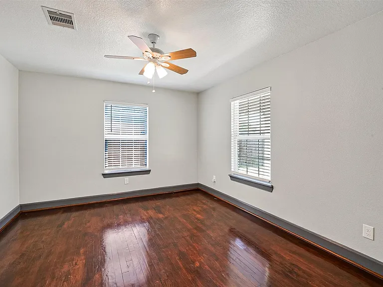 7623 McHenry St — Photo 18