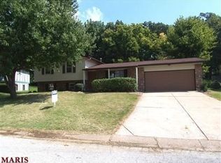 10 E Meadow Ln, Saint Peters, MO