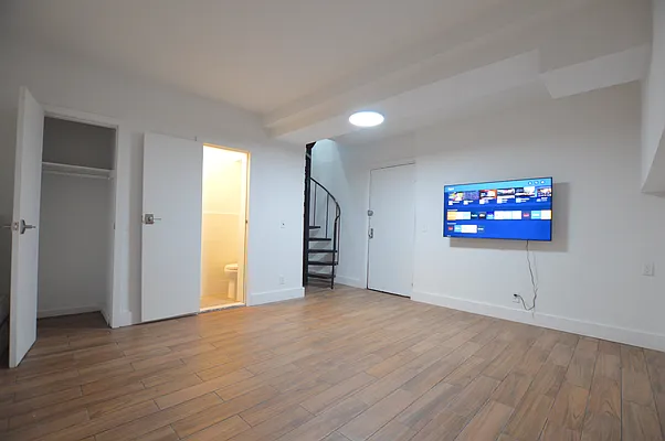 Rented by Oxford Property Group | media 7