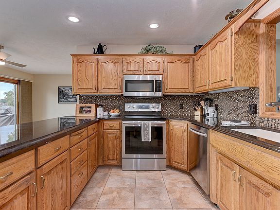 4th image of 940 Beaver Lake Blvd