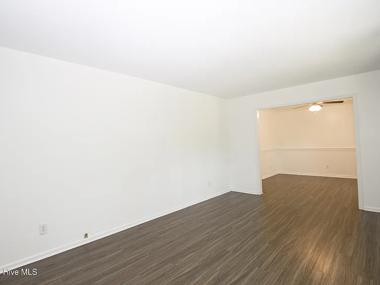 901 Glendale Dr — Photo 14
