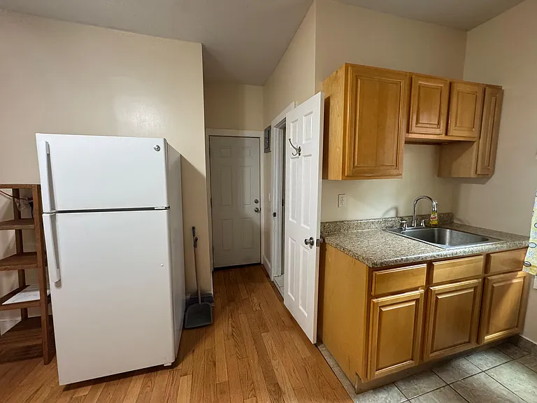 2383 Belmont Ave #5 — Photo 3