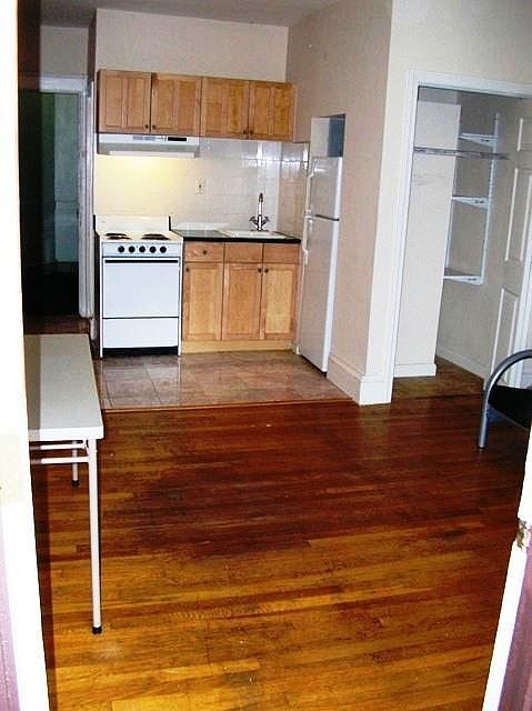 2nd image of 32 Chiswick Rd