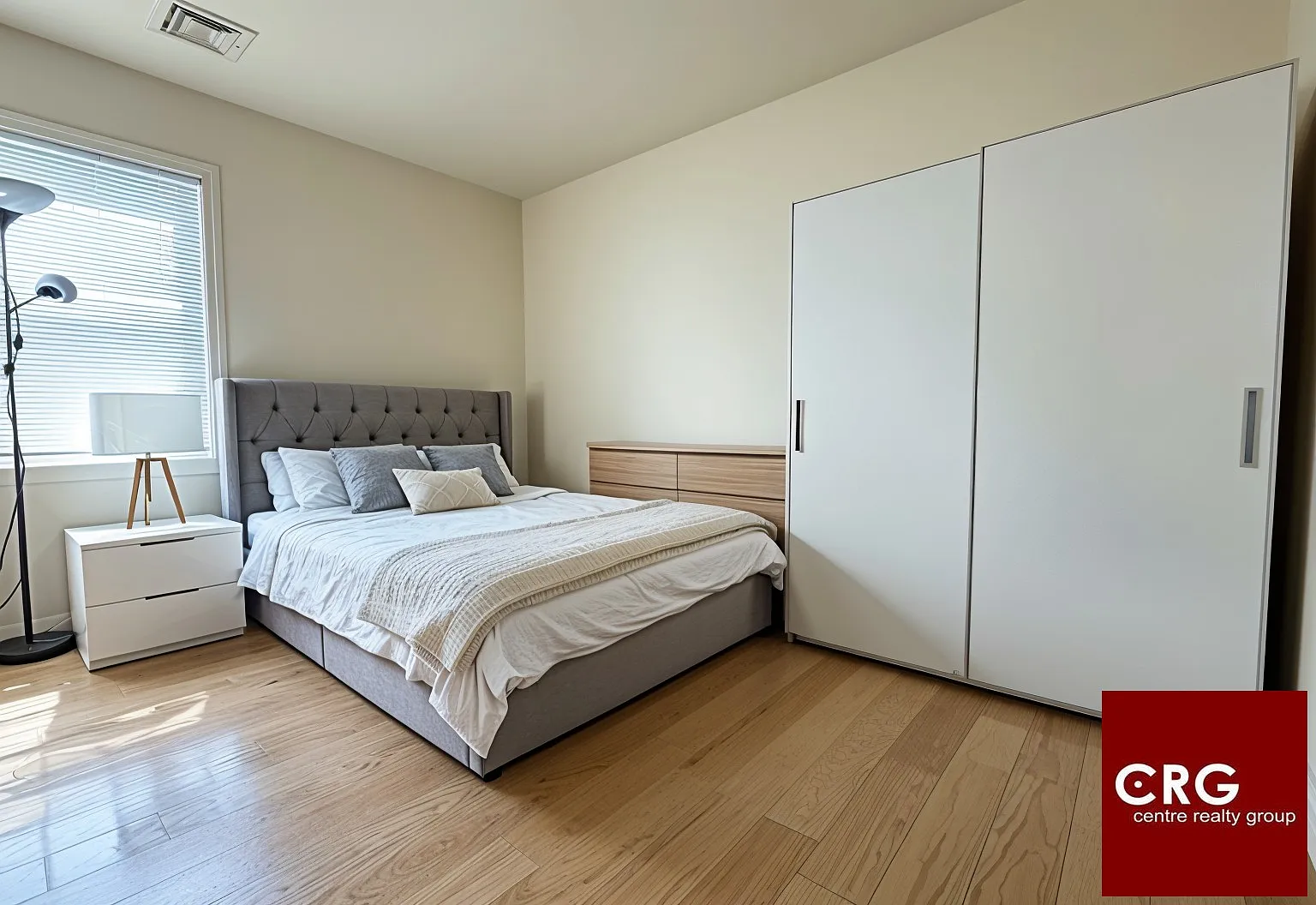 5 bed, 2.5 bath, $5,000 — Photo 4