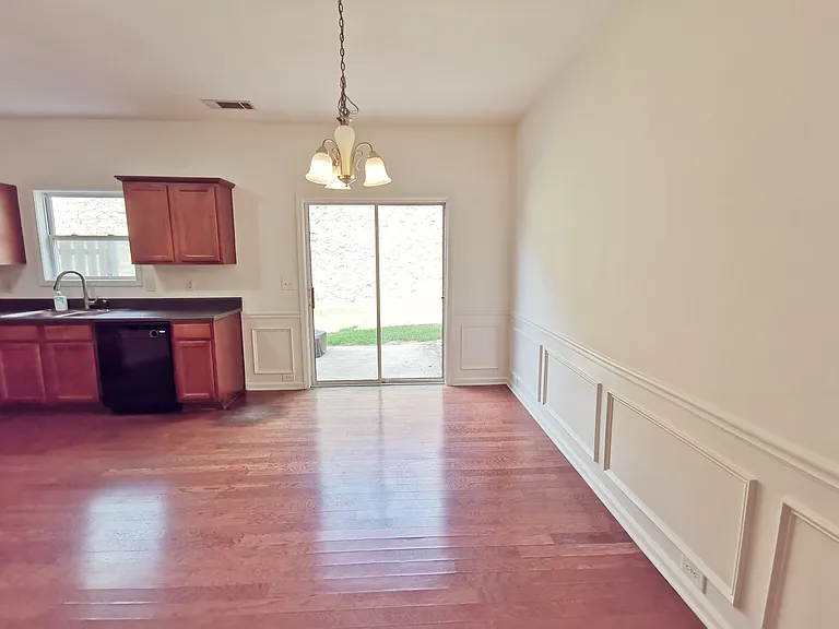 2073 Executive Dr — Photo 9