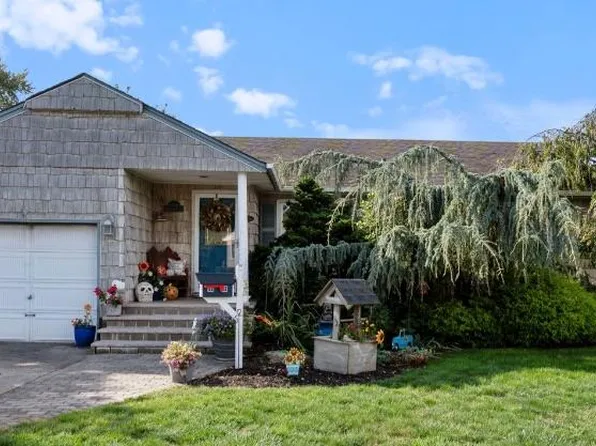 68 Thorne Avenue, North Massapequa, NY 11758