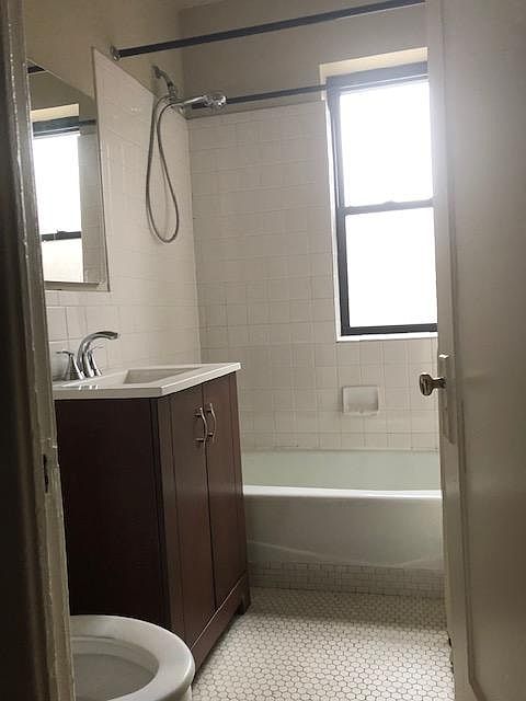 2nd image of 537 W Deming Pl #317