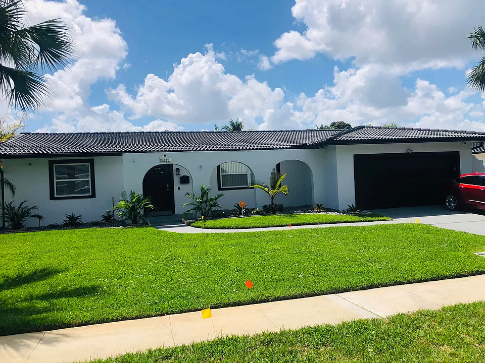 6220 SW 14th St