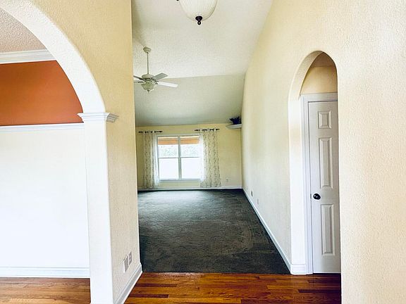 2nd image of 975 Sunnyfield Drive