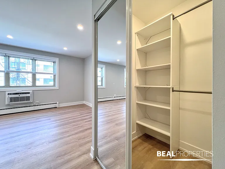 452 W Oakdale — Photo 26
