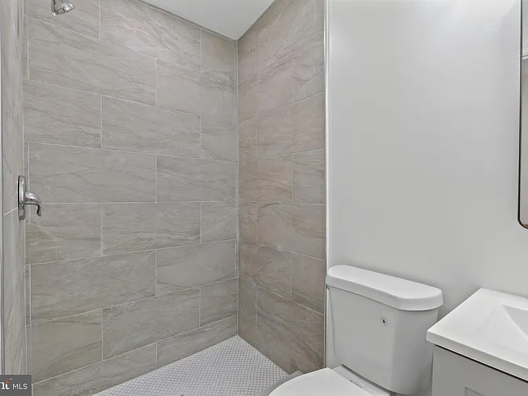 458 E Federal St — Photo 16