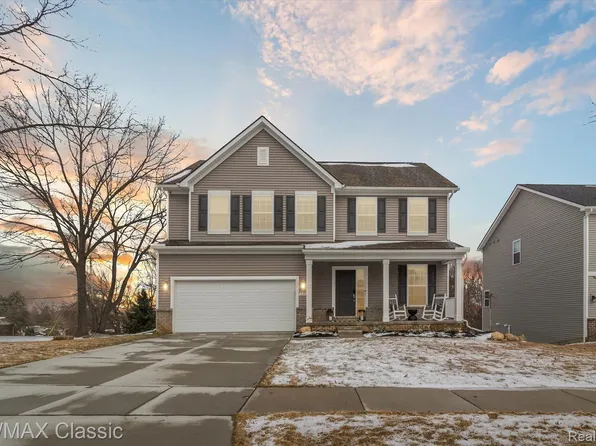 8492 Sharon Dr, White Lake, MI 48386