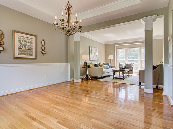 4th image of 256 Forest Edge Dr