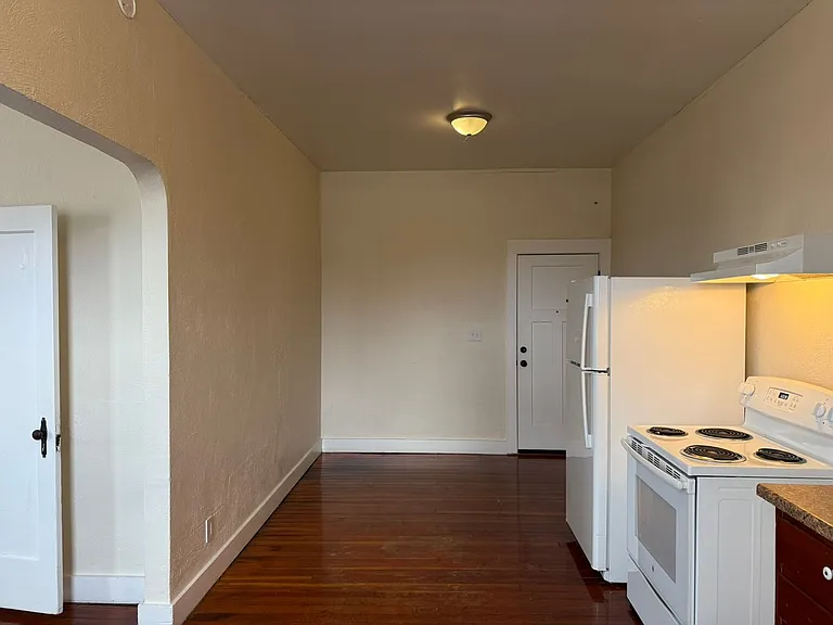 157 NE Main St — Photo 8