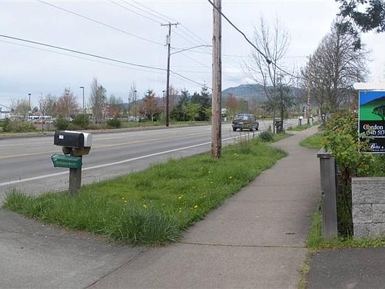2nd image of 393 S 32nd St