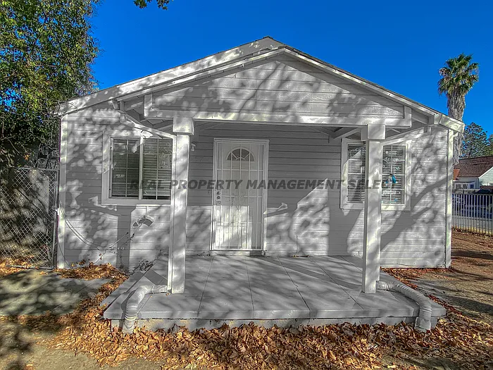 3557 43rd St photo 1