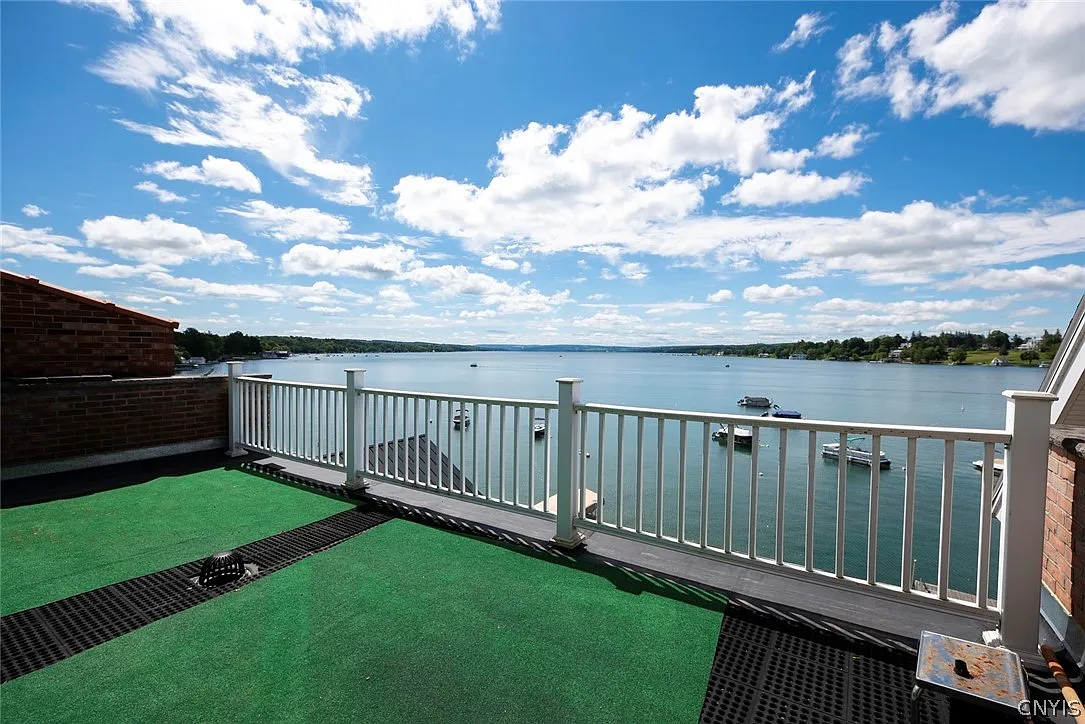 1 bed, 1.5 bath, 1300 sqft, $3,900 — Photo 2