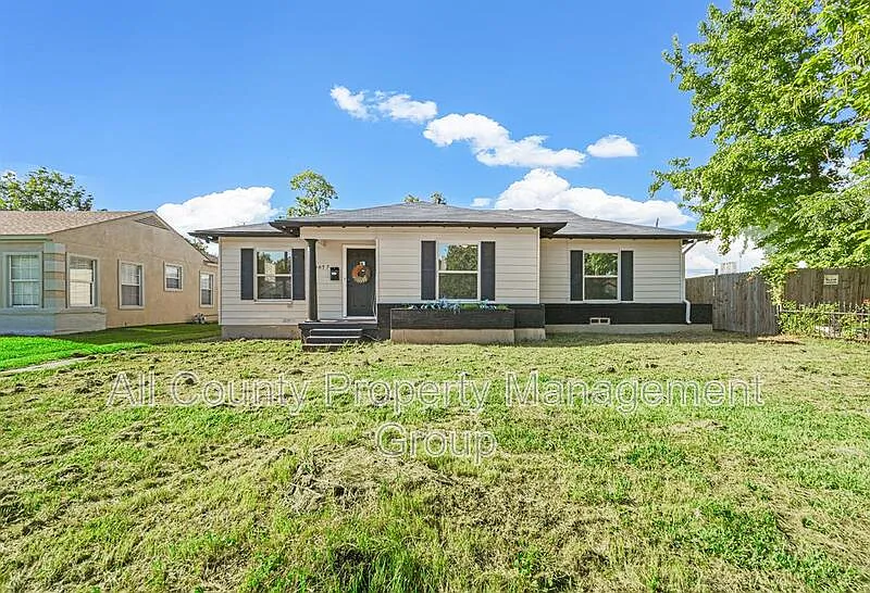 3 bed, 3.0 bath, 1623 sqft, $2,595 — Photo 2