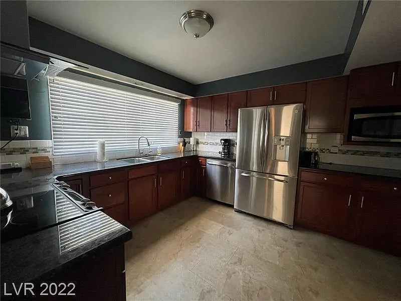 4 bed, 2.0 bath, 1975 sqft, $3,350 — Photo 3