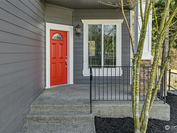 4th image of 15522 84th Avenue E