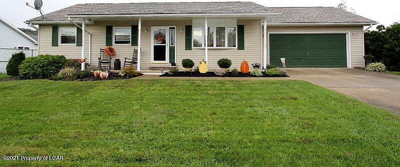 1st image of 123 W Sparrow Dr
