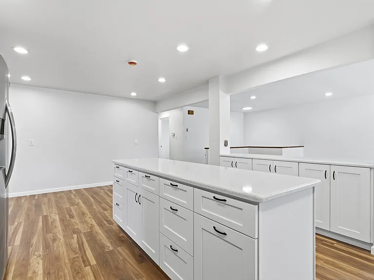 122 Helena Cir — Photo 15