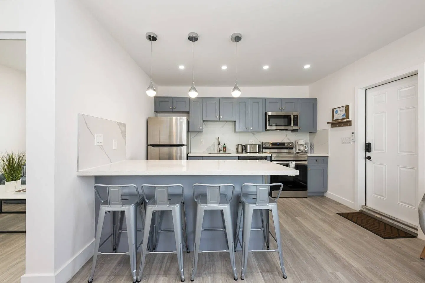 1648 SW 7th St — Photo 3