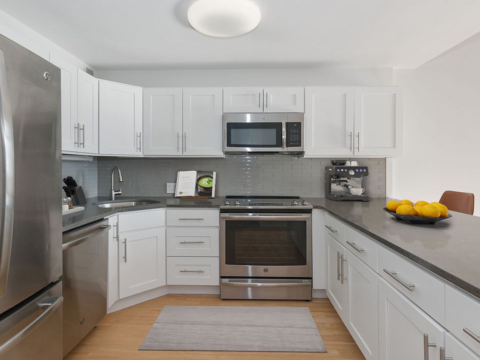 Renovated kitchens with luxury finishes are available for upgrade. Ask the leasing team for more details!