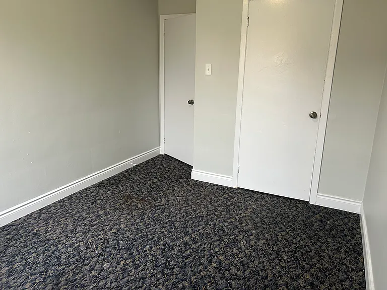 390 Guelph Line — Photo 9
