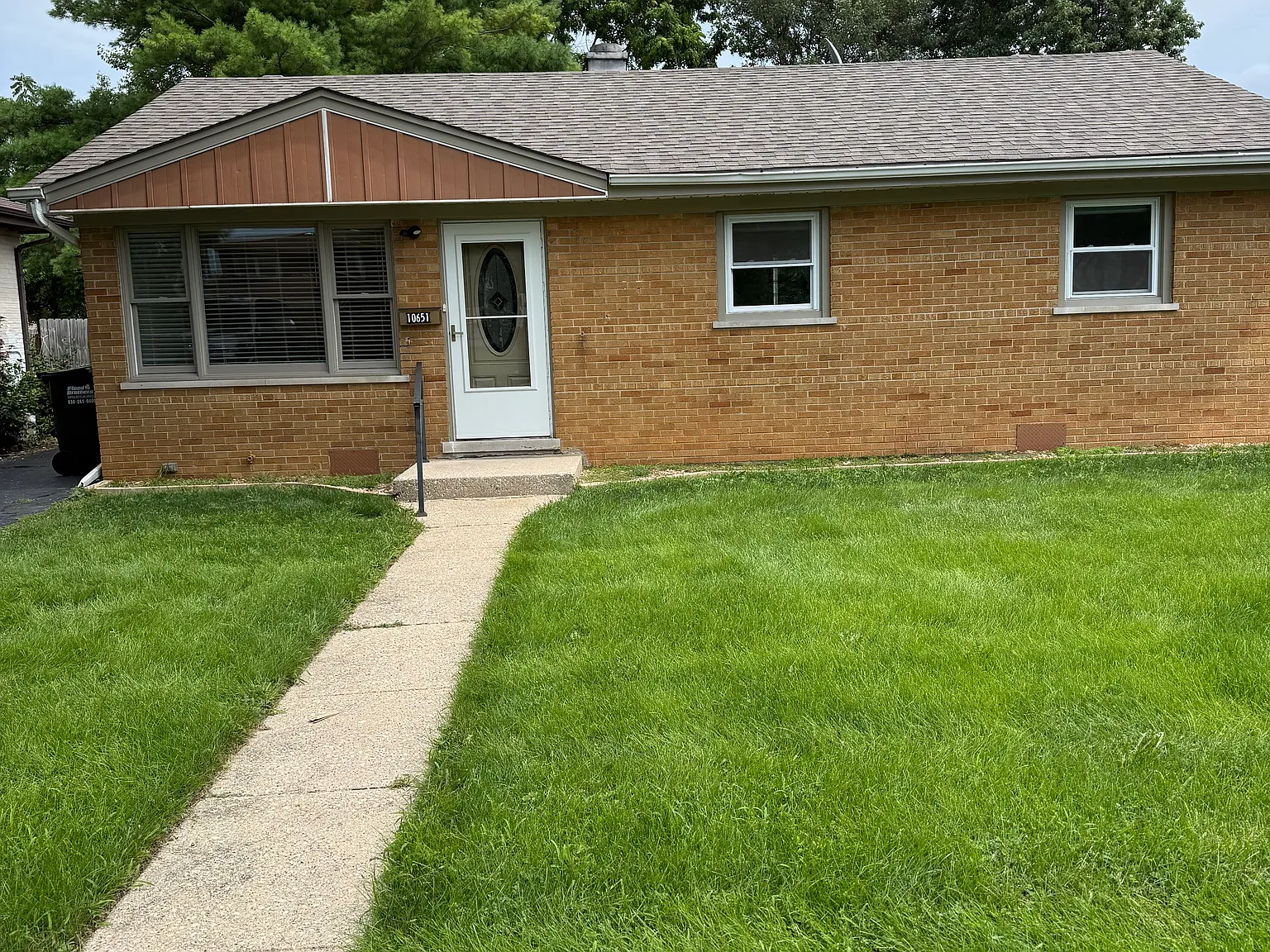 10651 Lyman Ave — Photo 1