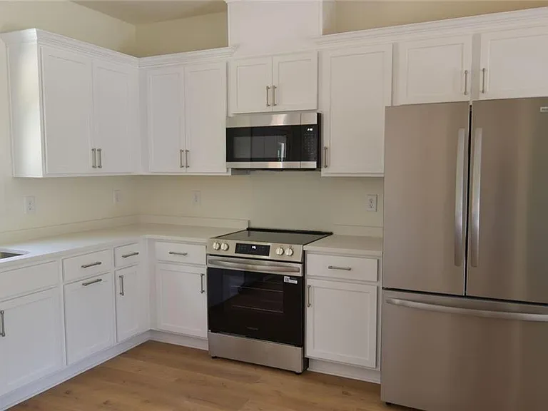 1070 Moreland Dr — Photo 10