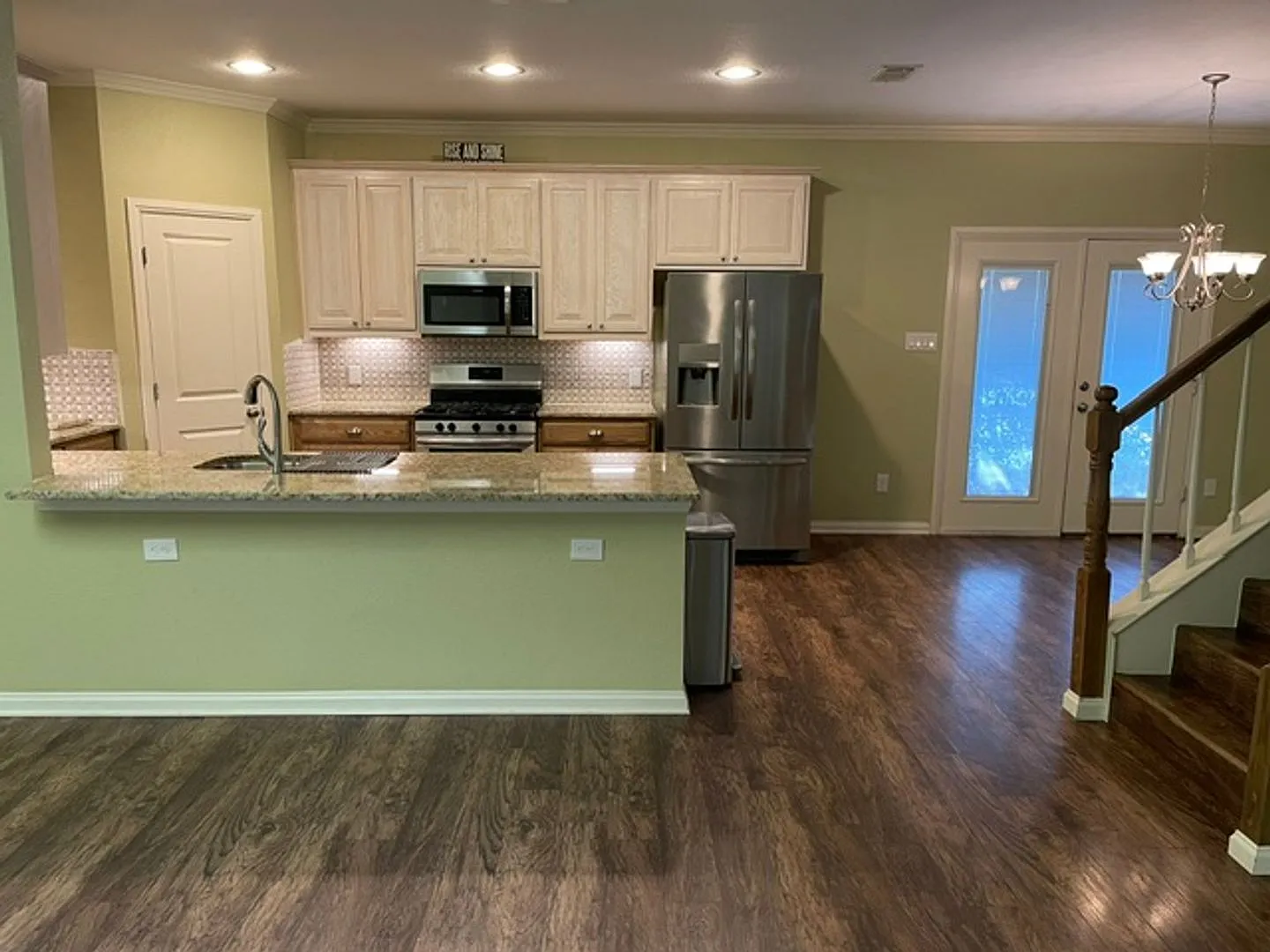 Available Now --Beautiful Luxury Duplex — Photo 4