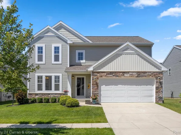 2795 W Fork River Dr, Fowlerville, MI 48836