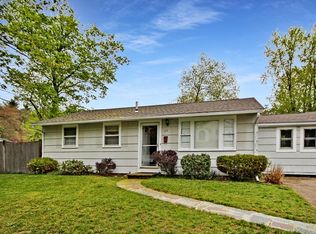 23 Pine Hill Ter, Rockland, MA 02370