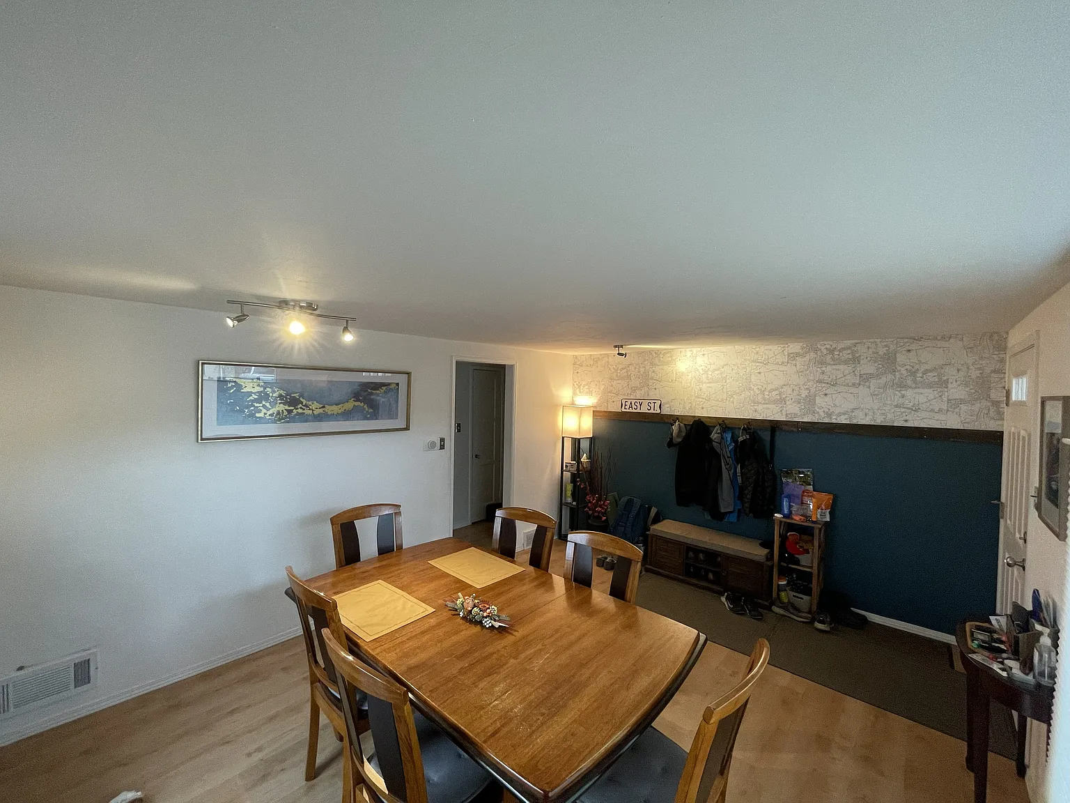 3 bed, 1560 sqft, $2,300 — Photo 3