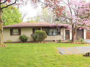 258 Meadowdale Dr, Rochester, NY 14624