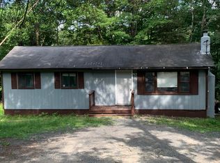 3565 Acorn Cir, Bushkill, PA 18302